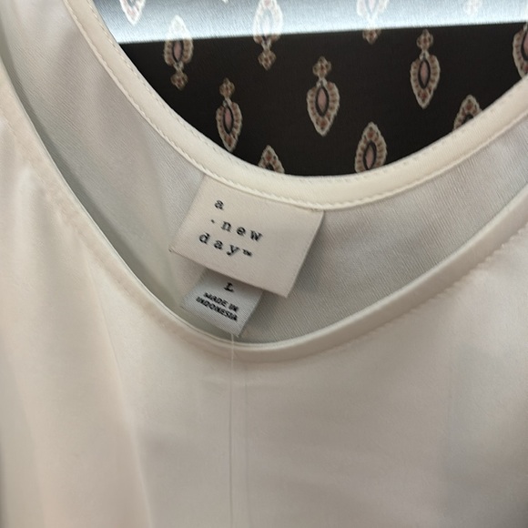 Beautiful sheer vest with a new Cream tank top - Picture 3 of 8